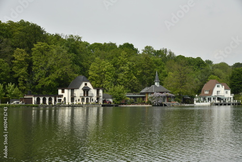 Le lac de Genval et ses villas typique "Belle-Epoque" dans un cadre naturel bucolique à Overijse 