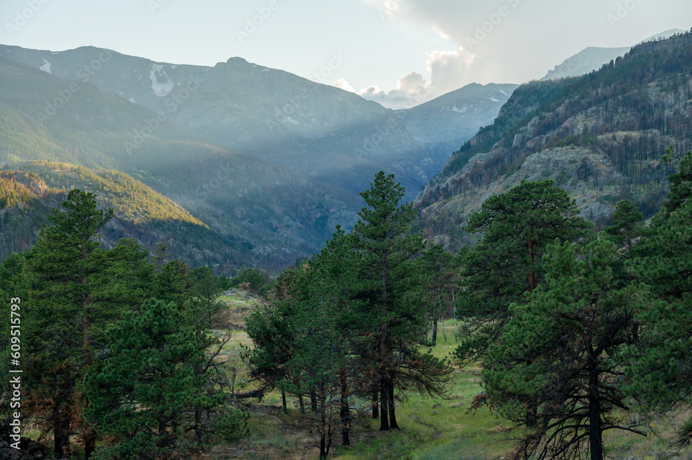 Fototapeta premium Evening LIght Breaks Through the Peaks Of Rocky Mountain