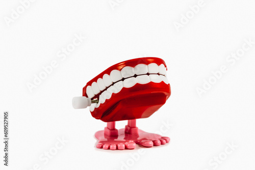 Classic chattering teeth wind-up toy. Comedy novelty item.