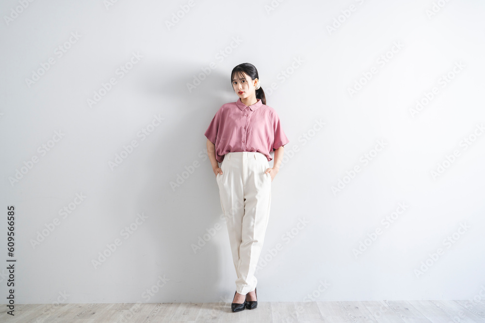 Fototapeta premium 爽やかな若い女性