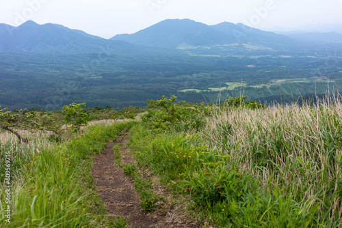 日本の岡山県と鳥取県の県境にある三平山の美しい風景