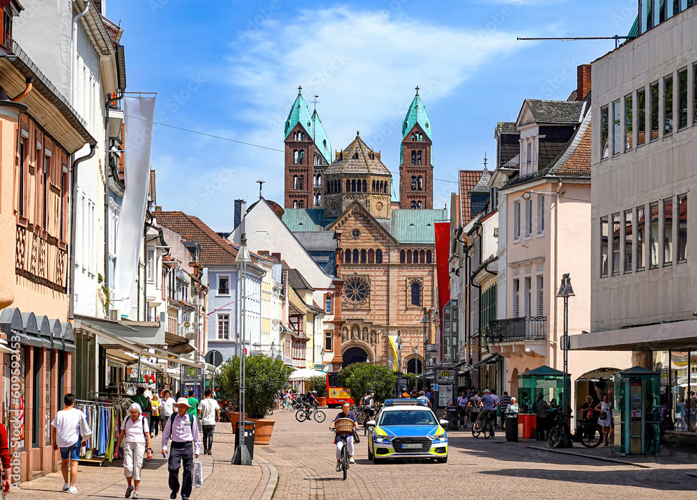 Speyer am Rhein, Altstadt mit Fussgängerzone und Dom