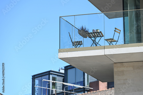 immobilier appartement logement terrasse chaise balcon  photo
