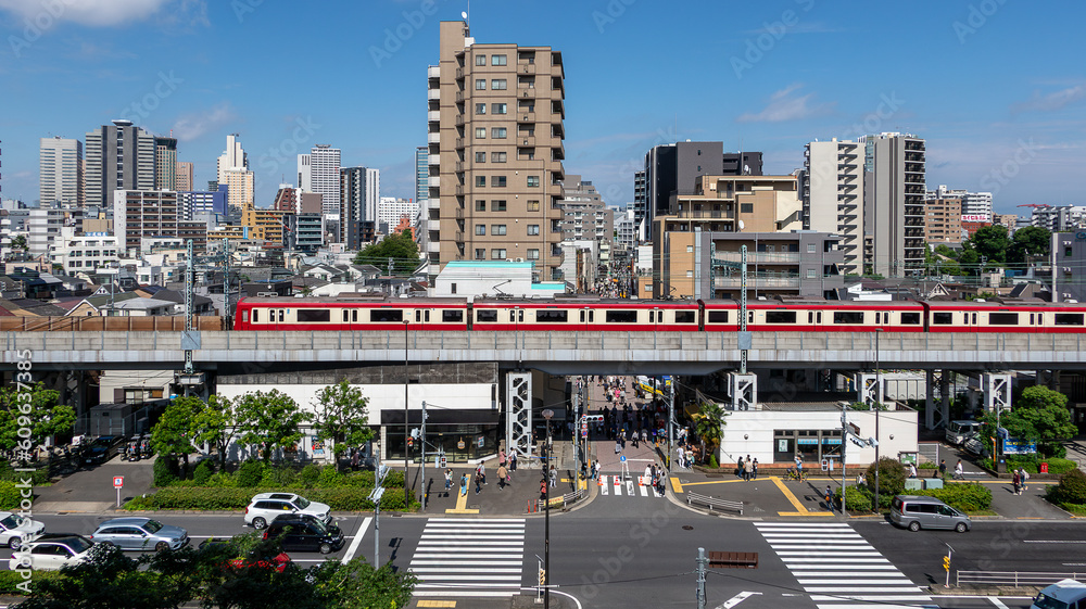 高架線を走る電車 Stock Photo | Adobe Stock