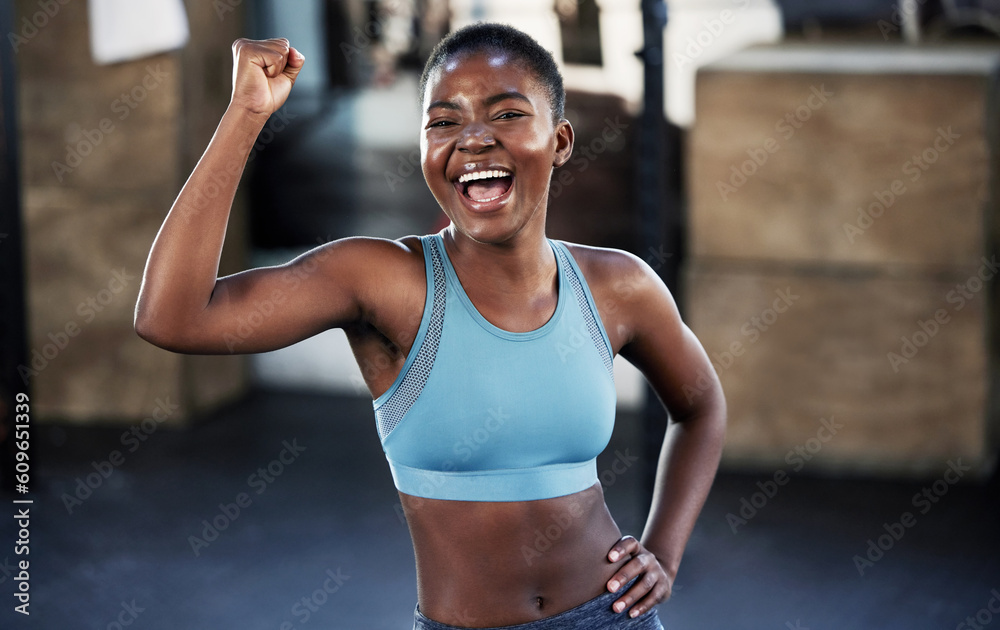 Portrait, fitness or happy black woman flexing with strong biceps muscle or  body goals in training workout. Exercise, powerful arms or healthy African  girl sports athlete excited by results at gym Photos