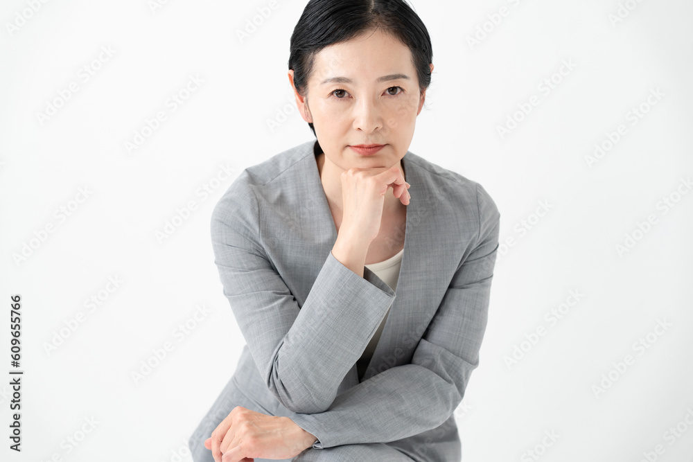 スーツ姿の女性　ポートレート