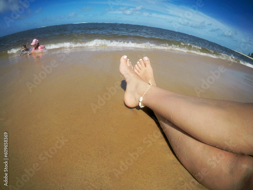 casal com filhos de férias em praia no verão  photo