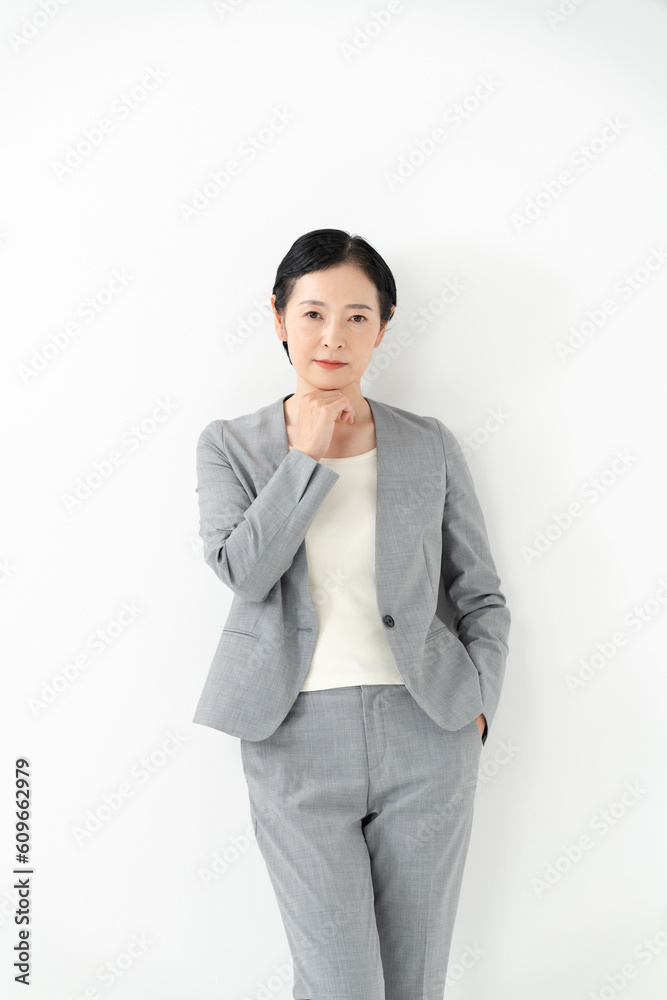 スーツ姿の女性 ポートレート スーツ姿の女性 ポートレート