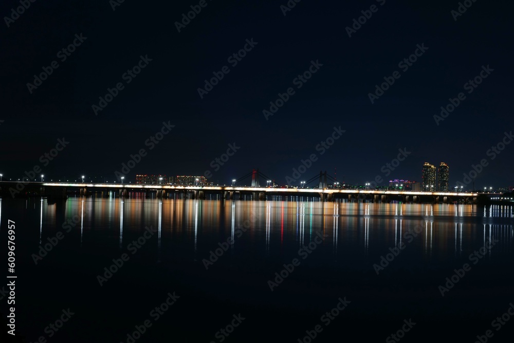 Obraz premium 나이트, h2o, 바다, sky, 석양, 경관, 호수, 도시, 강, 물가, 교각, 오늘밤, 저녁, 교량, 라이트, 네이처, 대양, 여행, 라이트, 배, 스카이 라인, 태양, 포트, 구름