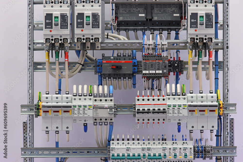 Automation Switchboard 4 Module Foto de Electric switchboard with automatic current switches and ...