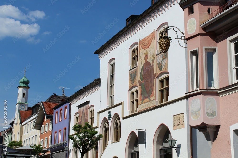 Murnau am Staffelsee, Bayern, Altstadt mit Rathaus. 