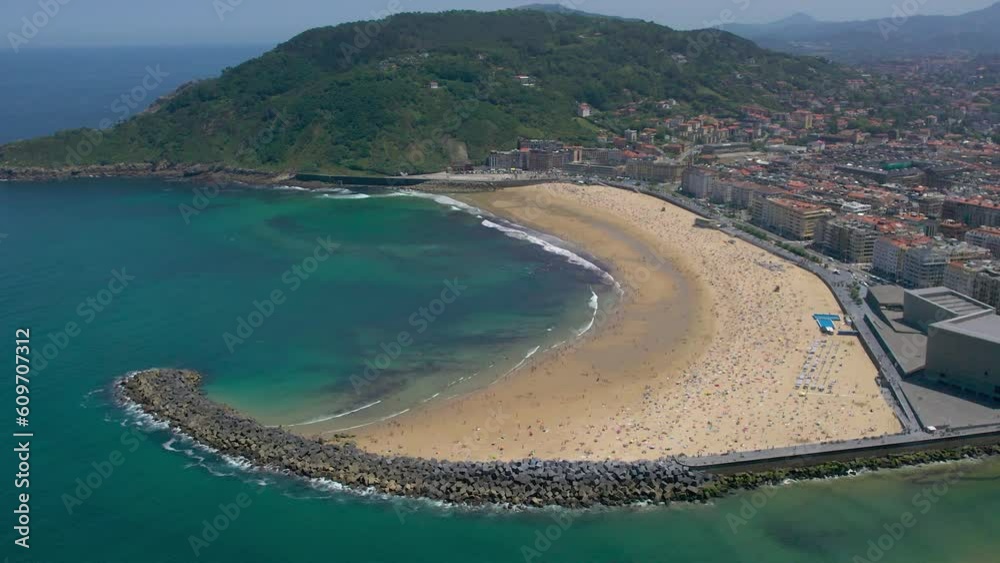 Donostia San Sebastián, acercamiento a la playa de la Zurriola