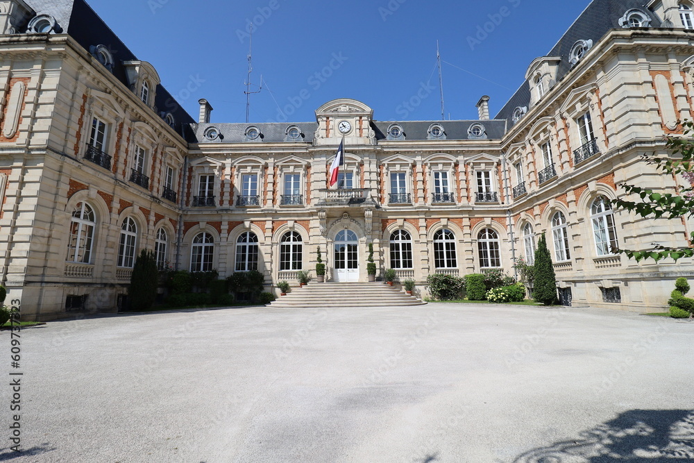 La préfecture, vue de l'extérieur, ville de Chaumont, département de la Haute Marne, France