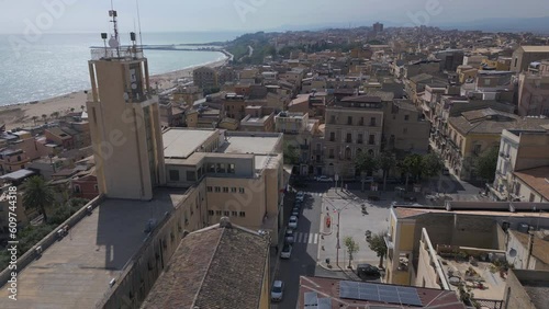 alt flying clockwise around piazza in Gela Sicily