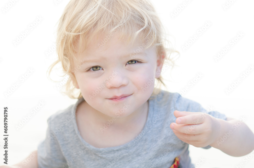 微笑んでいるの男の子 微笑んでいるの男の子