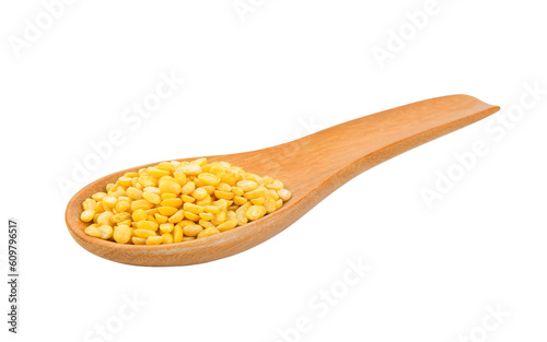 Green beans seeds in wood spoon on transparent png