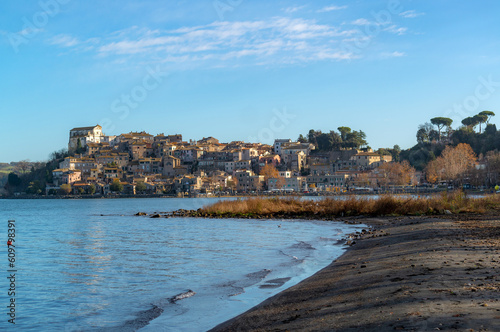 Le village médiéval d'Anguillara Sabazia en Italie