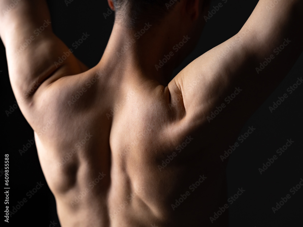 男性・筋肉・黒バック 男性・筋肉・黒バック