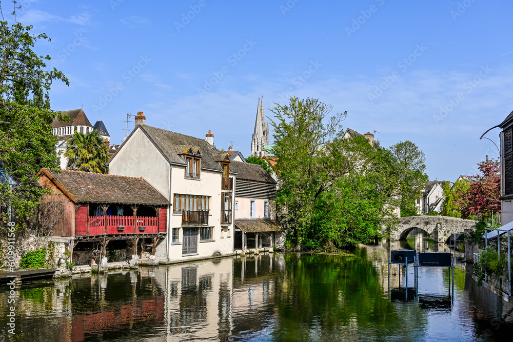 Chartres, Le Pont Saint-Hilaire, Brücke, Steinbrücke, L’Eure, Fluss, Waschhause, Altstadt, Gassen, Altstadthäuser, historische Häuser, Kathedrale, Notre-Dame, Sommer, Frankreich Chartres, Le Pont Saint-Hilaire, Brücke, Steinbrücke, L’Eure, Fluss, Waschhause, Altstadt, Gassen, Altstadthäuser, historische Häuser, Kathedrale, Notre-Dame, Sommer, Frankreich