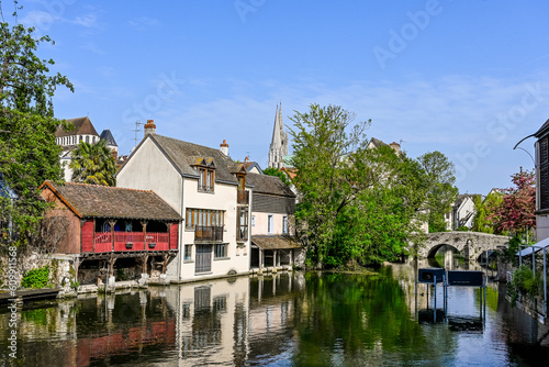 Chartres, Le Pont Saint-Hilaire, Brücke, Steinbrücke, L’Eure, Fluss, Waschhause, Altstadt, Gassen, Altstadthäuser, historische Häuser, Kathedrale, Notre-Dame, Sommer, Frankreich