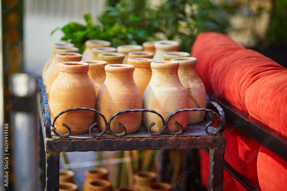 Φωτογραφία Selection of colorful ceramics on Egyptian Bazaar or Spice Bazaar, one of the la