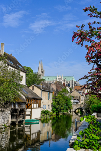 Chartres, Altstadt, Altstadthäuser, Kathedrale, Notre-Dame, Fluss, L'Eure, Kanal, Steinbrücke, Pont Taillard, Sommer, Frankreich