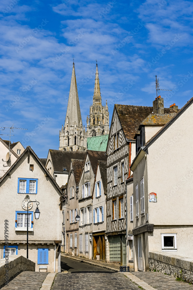Chartres, Altstadt, Altstadthäuser, historische Häuser, Brücke, Steinbrücke, Pont Bouju, Gassen, Kathedrale, Notre-Dame, Fluss, Eure, Sommer, Frankreich Chartres, Altstadt, Altstadthäuser, historische Häuser, Brücke, Steinbrücke, Pont Bouju, Gassen, Kathedrale, Notre-Dame, Fluss, Eure, Sommer, Frankreich