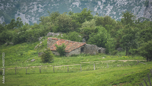 Old traditional house of stone in the middle of the moutains © Rodrigo