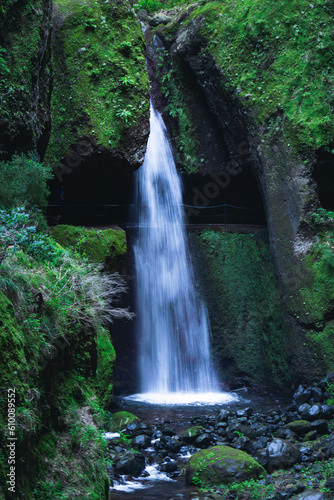 Wasserfall im Gr  nen  Madeira