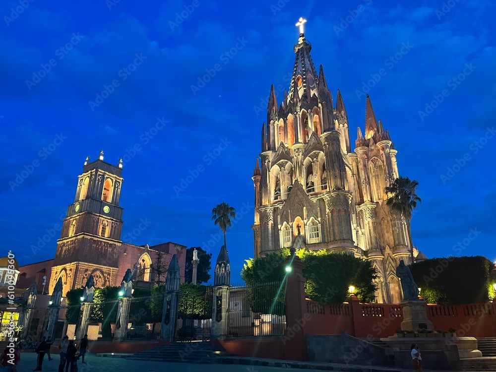 Fototapeta premium La Parroquia de San Miguel Arcángel in San Miguel de Allende