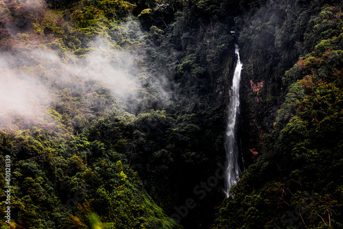 Cascadas en la alta monta  a colombiana