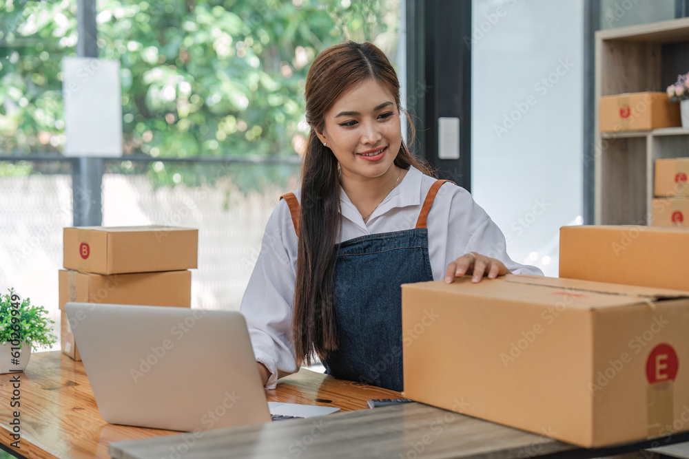 Starting small businesses SME owners female entrepreneurs check online orders to prepare to pack the boxes, sell to customers, business ideas online Starting small businesses SME owners female entrepreneurs check online orders to prepare to pack the boxes, sell to customers, business ideas online