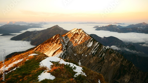 Berge in Wolkenmeer photo