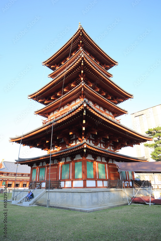 Fototapeta premium 奈良・薬師寺