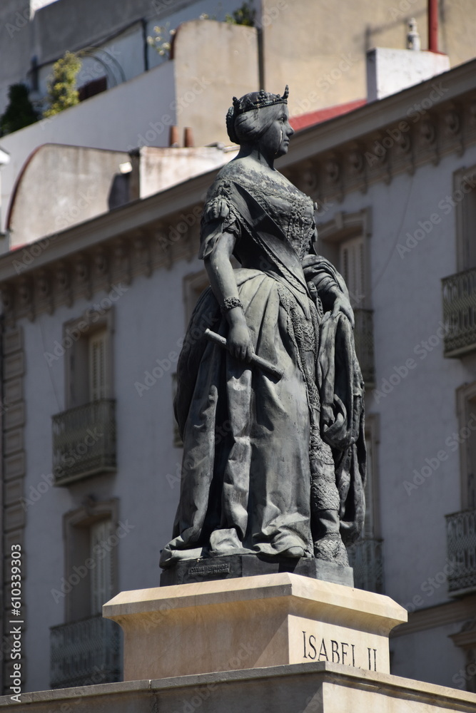 Estatua Isabel II Plaza de Ópera Madrid