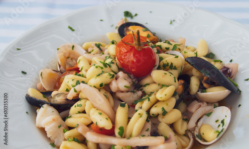 Plato de pasta Cavatelli con marisco en Polignano a Mare, Italia. Plato de cocina italiana recién servido y listo para comer. photo