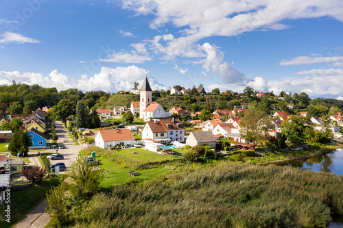 idyllische Siedlung mit Kirche, Luftaufnahme, Brandenburg, Deutschland, Europa