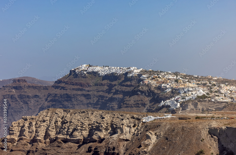 Naklejka premium Magnificent view of the majestic volcanic cliffs of Santorini Island, Greece.