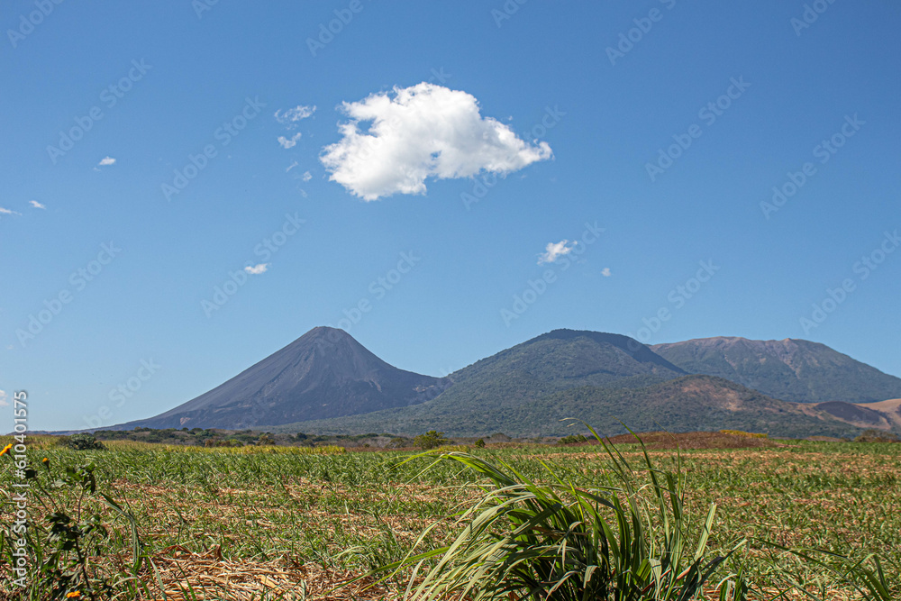 Fototapeta premium Complejo de los Volcanes en El Salvador