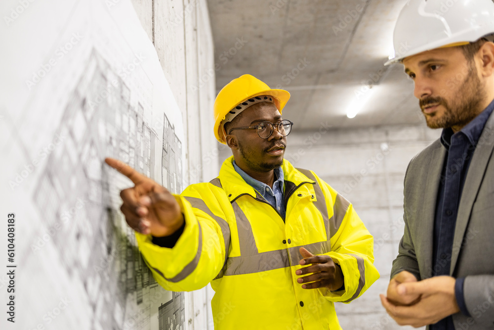 construction-worker-and-structural-engineer-discussing-about-new-phase