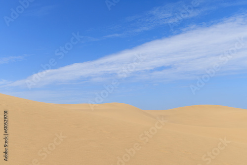 鳥取砂丘の砂と青空と雲
