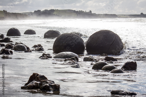 Valokuvatapetti Moeraki Boulders Beach, South Island, New Zealand, NZ, round, spherical black ro