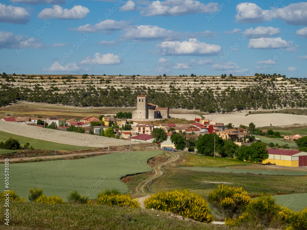 Vista panorámica del pueblo vallisoletano de Velliza. Castilla y León, España.