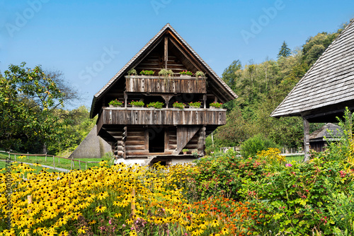 Historischer Kornspeicher aus Kiesen photo