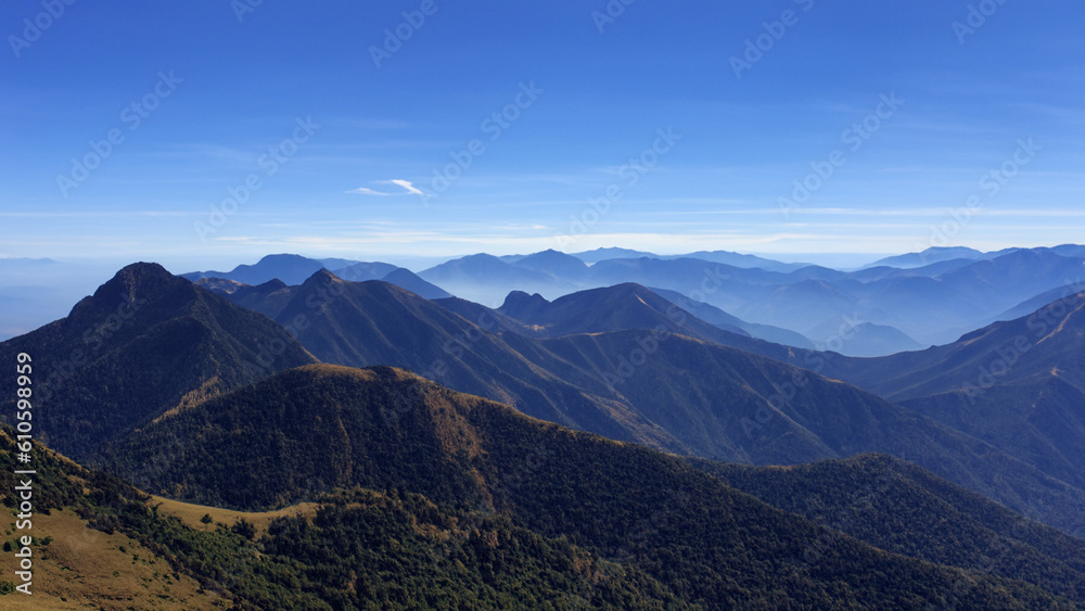 Obraz premium Peak View at Heights - generative ai