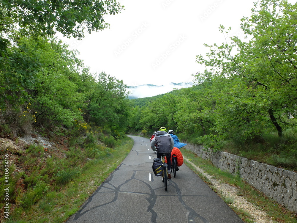Naklejka premium Clermont-ferrand - Forcalquier à vélo