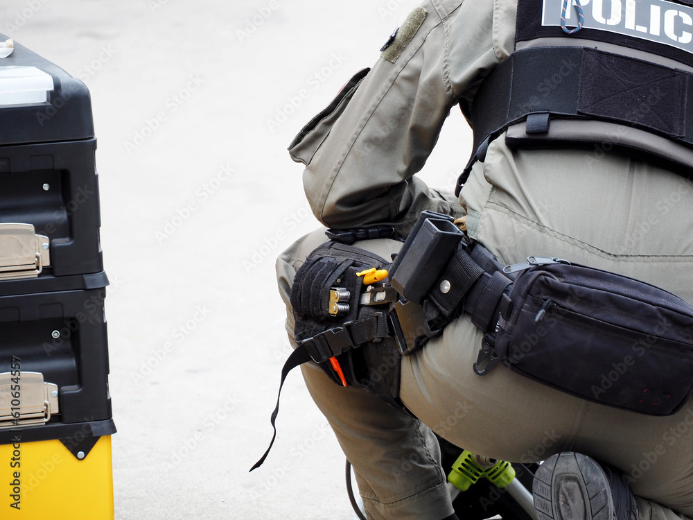 Fototapeta premium Bomb Disposal Expert in Bomb suit for Explosive ordnance disposal