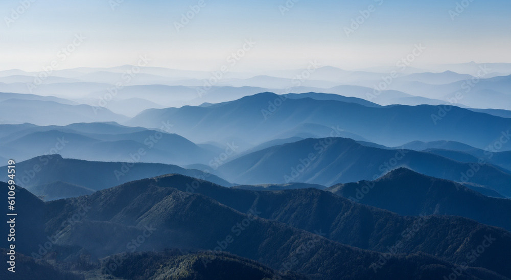 Fototapeta premium beautiful mountain landscape with mist