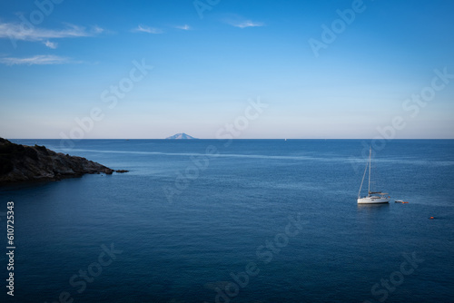 Montecristo visto dall'Isola d'Elba