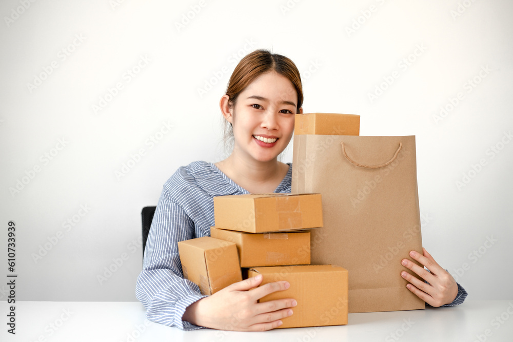 The concept of the beautiful woman opening an online store embodies the shop owner, who combines aesthetics and business acumen to create a captivating virtual shopping experience. The concept of the beautiful woman opening an online store embodies the shop owner, who combines aesthetics and business acumen to create a captivating virtual shopping experience.